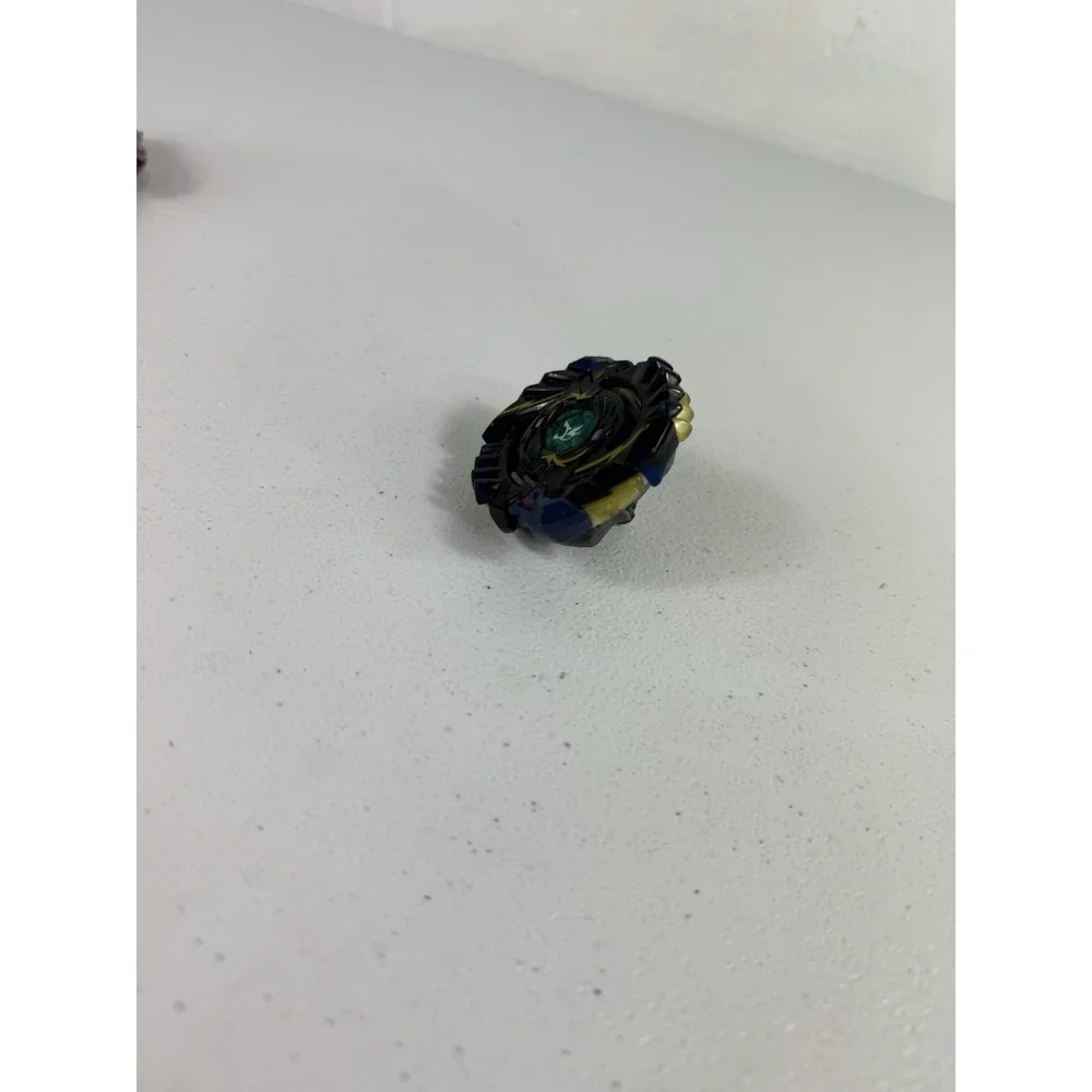 Takara Tomy Beyblade Burst B-95 Shelter Regulus w/ Mixed performance pieces